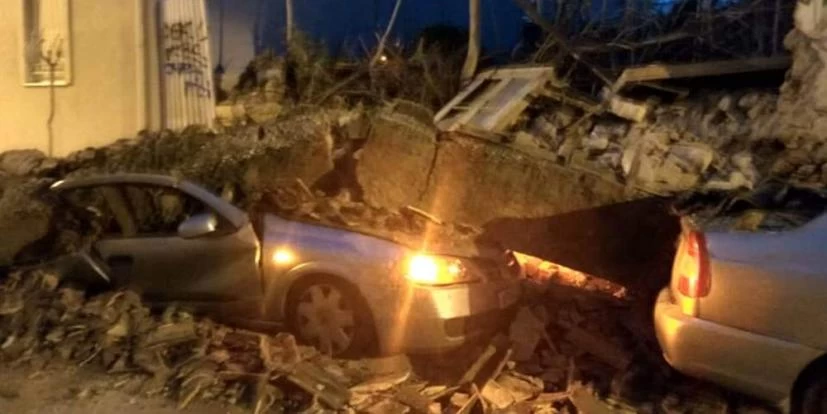 Βίντεο-ντοκουμέντο: Η κατάρρευση του κτιρίου στο κέντρο της Αθήνας!